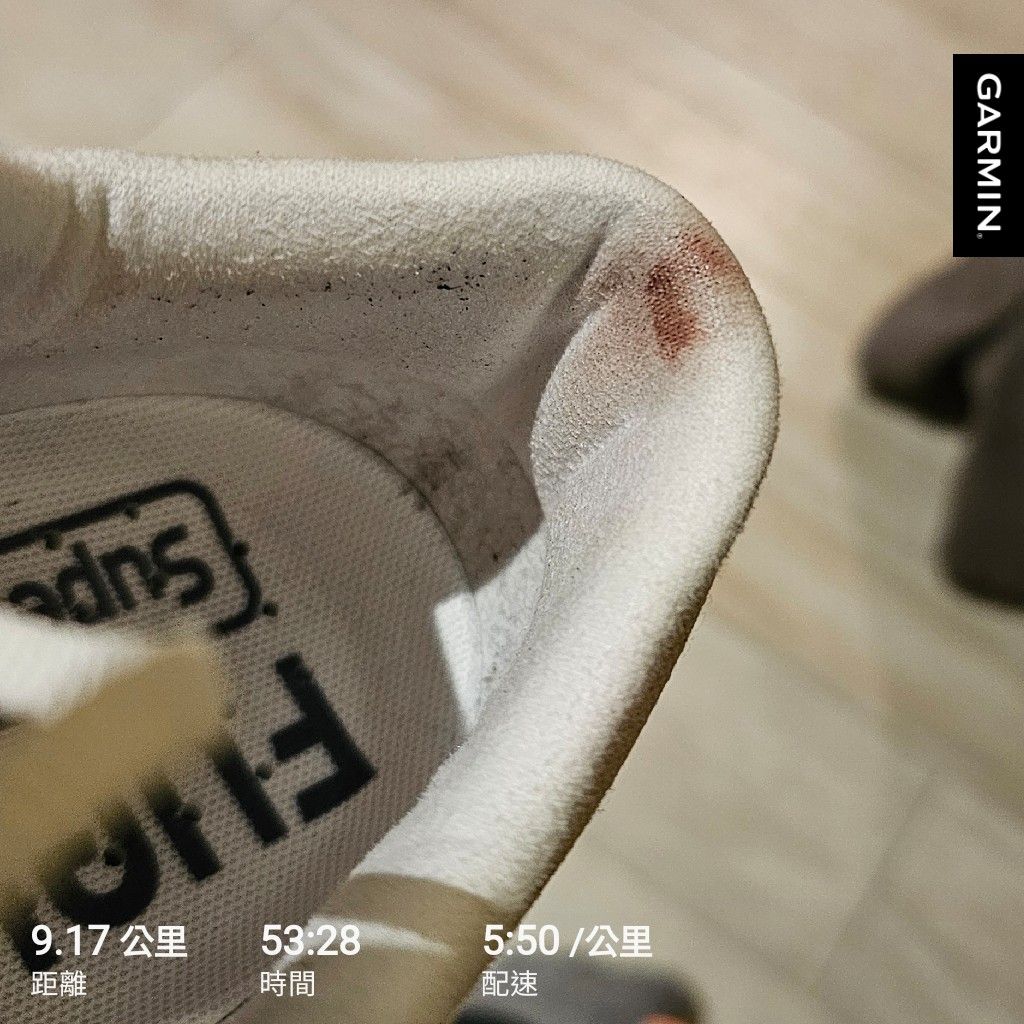 半馬見血的那天，我學到的不只是穿對襪子